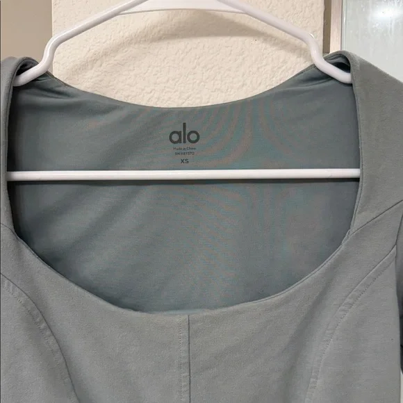 ALO Yoga Women's Gray Long Sleeve sculpt Top - Picture 3 of 3